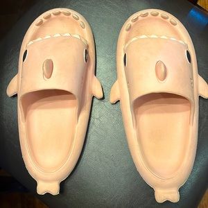 Shark slides size 38-39. Been worn but would clean up great! Make an offer!!
